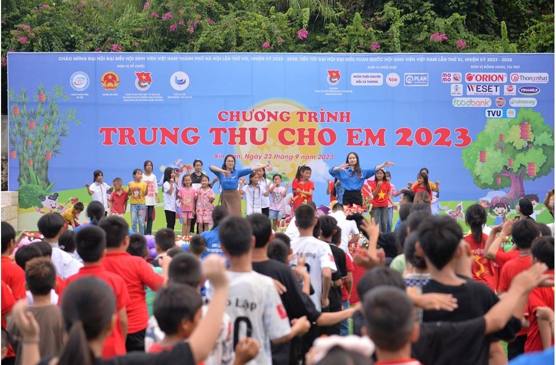 Mang Trung thu tới các em nhỏ nơi Biên cương